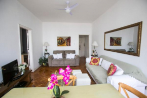 Quarto e sala espaçoso no Leblon